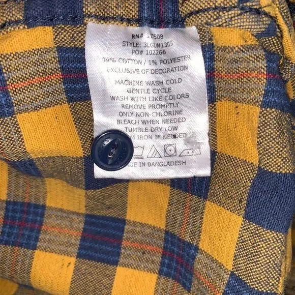 Used Levi’s Flannel Plaid Shirt - Picture 3 of 3